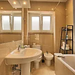 Almirante 3-four Bedrooms Lejlighed Lisboa