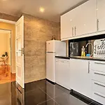 Almirante 3-four Bedrooms Lejlighed
