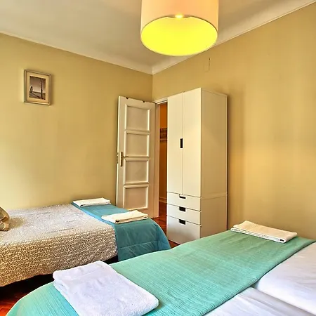 Almirante 3-four Bedrooms Lejlighed *