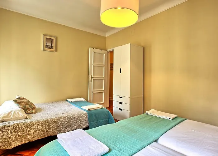 Almirante 3-four Bedrooms 아파트 *