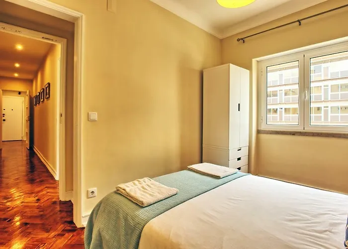 Almirante 3-four Bedrooms 아파트