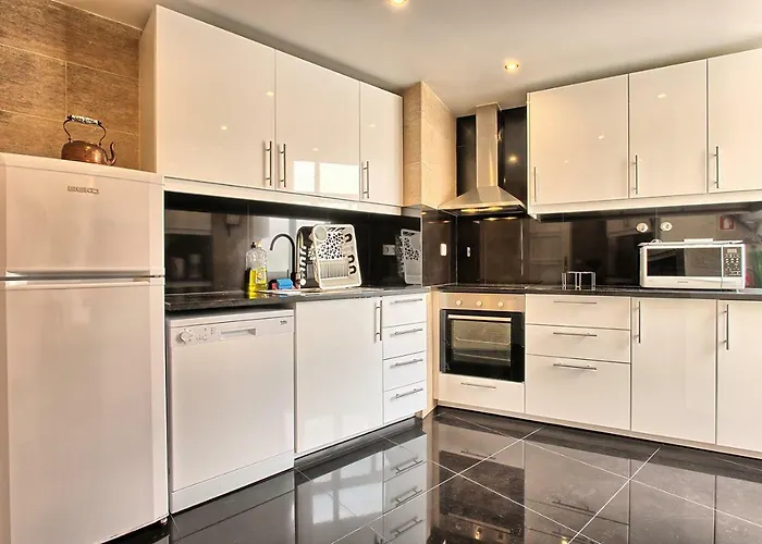 Almirante 3-four Bedrooms *