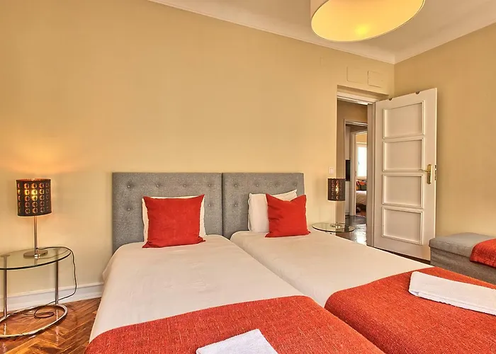 Almirante 3-four Bedrooms 아파트 *