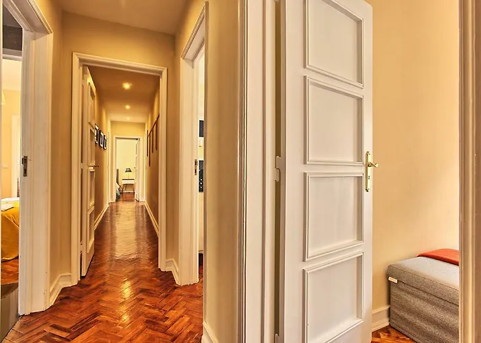 Almirante 3-four Bedrooms 아파트