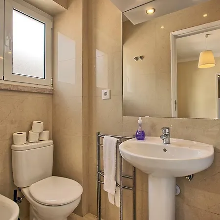 Almirante 3-four Bedrooms Appartement *