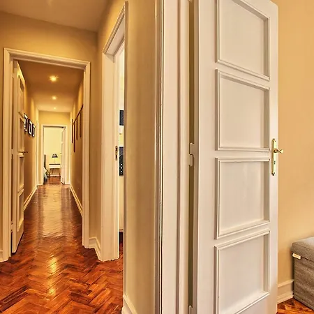 Almirante 3-four Bedrooms Apartment