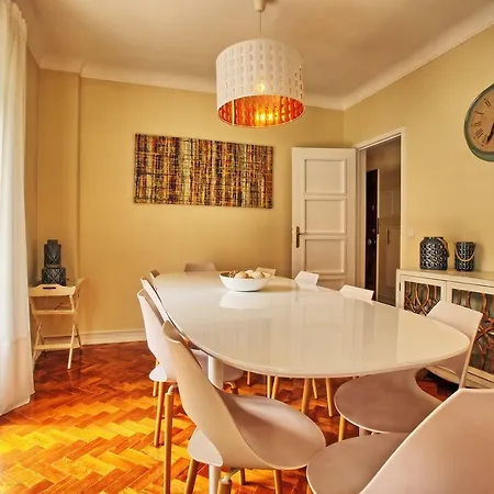 Almirante 3-four Bedrooms Apartment