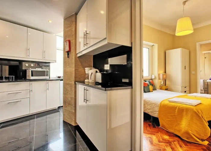 דירה Almirante 3-four Bedrooms ליסבון