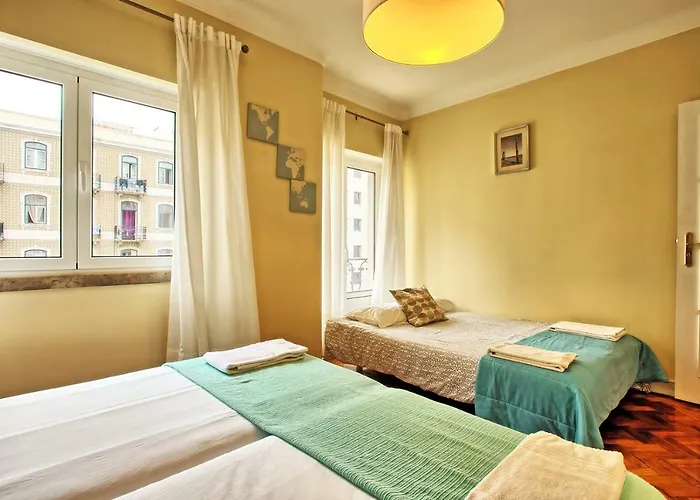 דירה Almirante 3-four Bedrooms ליסבון