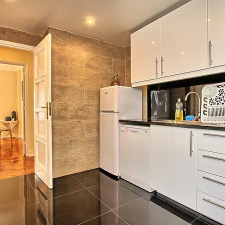 Almirante 3-four Bedrooms Apartamento